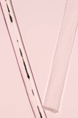 Laboratuvarda eğitim için mikroskop altında insan saçı hücresinin özellikleri.