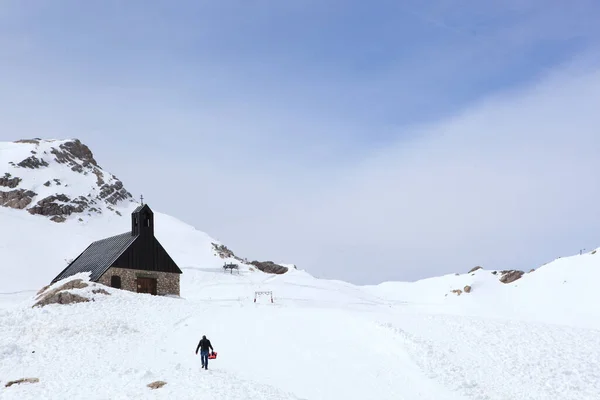 Nieve Cubierta Montaña Pico Invierno Turista —  Fotos de Stock
