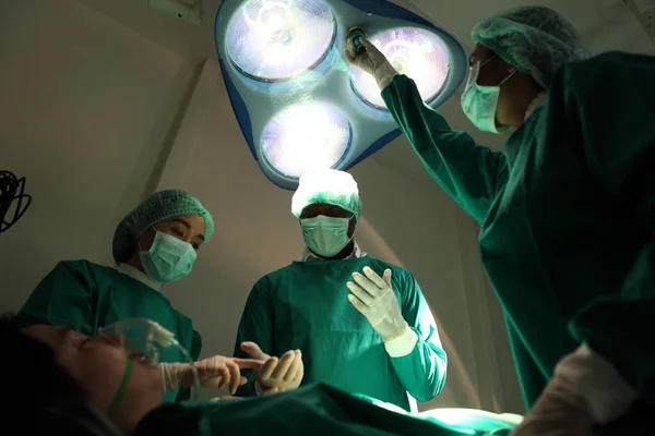 Medisch Team Opereert Een Groep Chirurgen Operatiekamer Van Het Ziekenhuis — Stockfoto