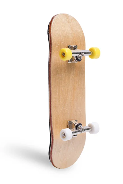 Isoliertes Fingerboard Stehendes Skateboard Mit Rädern Lastwagen Auf Weißem Hintergrund — Stockfoto