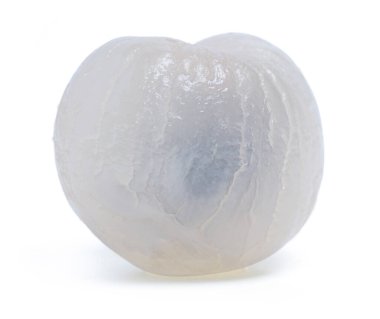 Longan 'ı izole ettim. Beyaz arka planda taze longan meyvesi. kırpma yolu.