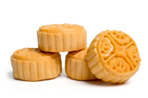 İzole edilmiş ay çörekleri Çin yemeği. Sonbahar Festivali ortası ay çöreği beyaz arka planda izole edilmiş. kırpma yolu.