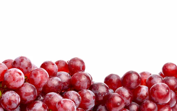 Червоний виноград ізольований на білому тлі — стокове фото