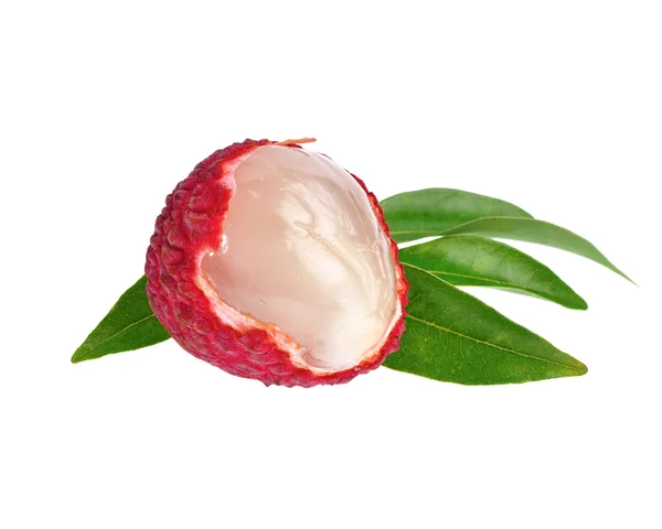 Litchi freschi con foglie isolate su sfondo bianco — Foto Stock