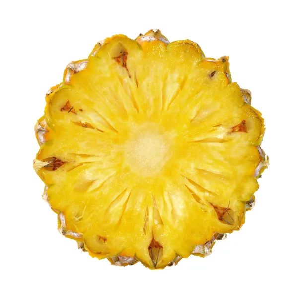 Beyaz arkaplanda izole edilmiş ananas dilimleri