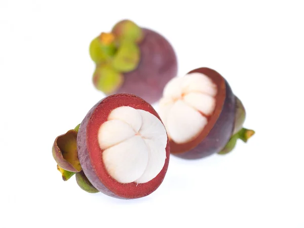 Mangosteen beyaz arka planda izole