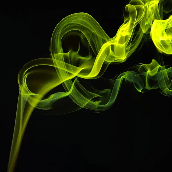 Fumaça colorida no fundo preto — Fotografia de Stock