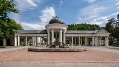 Colonnade Park Boheminium Marianske LazneMarianske Lazne, Çek Cumhuriyeti / Karlovy Vary Region - 06 22 2022: Colonnade the 124; Park Boheminium