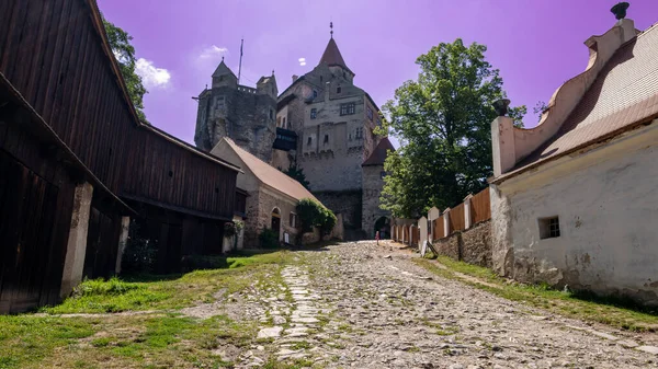 Pernstejn Castle First Courtyard — Stockfoto