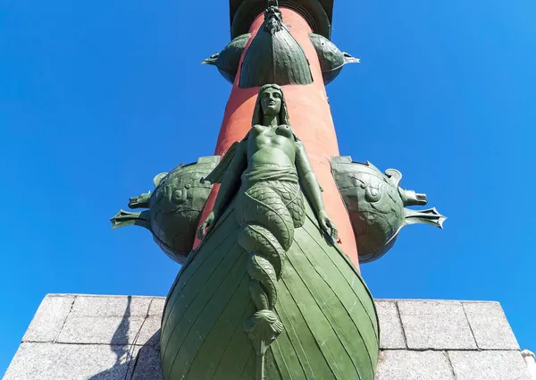 Estátua Coluna Rostral Flecha Ilha Vasilievsky São Petersburgo Rússia — Fotografia de Stock