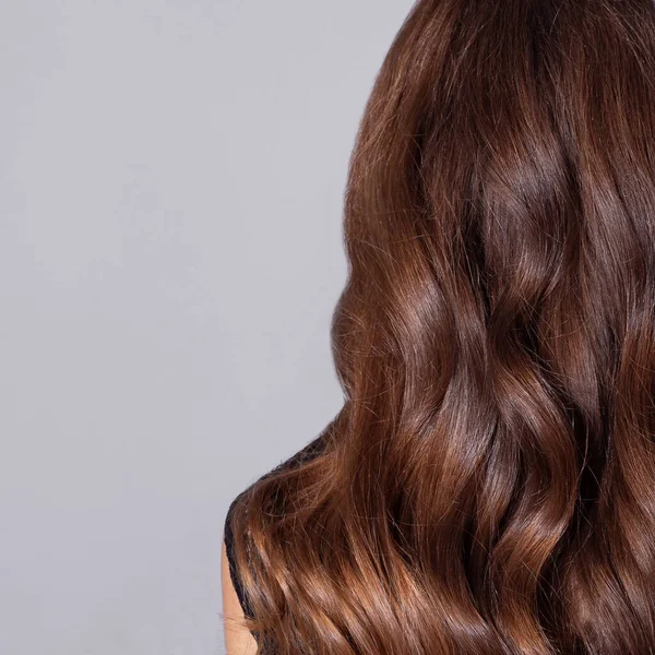 Vrouwelijke Terug Met Lange Krullend Brunette Haar Kapsalon Met Plaats — Stockfoto