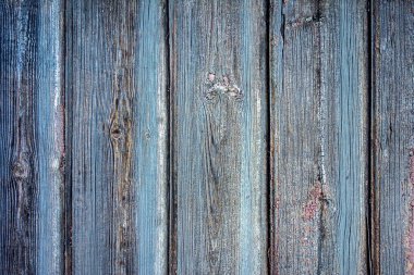 Eski bir yüzeyi olan ahşap bir duvar. Eski bir duvar ve koyu ahşaptan yapılmış zemin, gerçekçi tahta dokusu. Boş oda iç arkaplanı.