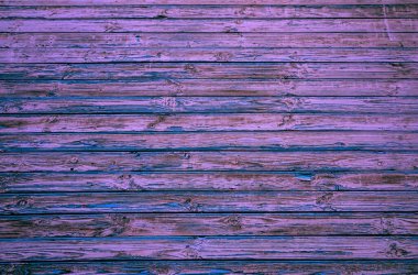 Eski bir yüzeyi olan ahşap bir duvar. Eski bir duvar ve koyu ahşaptan yapılmış zemin, gerçekçi tahta dokusu. Boş oda iç arkaplanı.