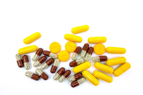 Összetétel Tablettákkal Asztalon Egy Halom Nyitott Gyógyszer Fehér Papíralapon — Stock Fotó