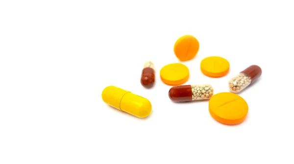 Φάρμακα Σύνθεση Ταμπλέτες Στο Τραπέζι Ανοιχτόχρωμο Φόντο Ιστορικό Σχεδιασμός — Φωτογραφία Αρχείου