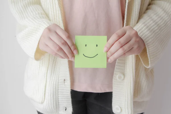 Woman Hands Holding Green Smile Face Paper Good Feedback Rating —  Fotos de Stock