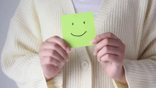 Woman Hands Holding Green Smile Face Paper Good Feedback Rating — Stockvideo
