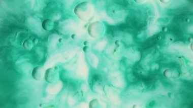 Soyut sıvı mürekkep boya dokusu. Yeşil ve beyaz kıvrımlı mermer, arka plan için baloncuk. Saykodelik.