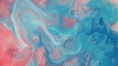 Soyut sıvı mürekkep boya dokusu. Mavi ve kırmızı renkli girdaplı mermer arka plan. Saykodelik.