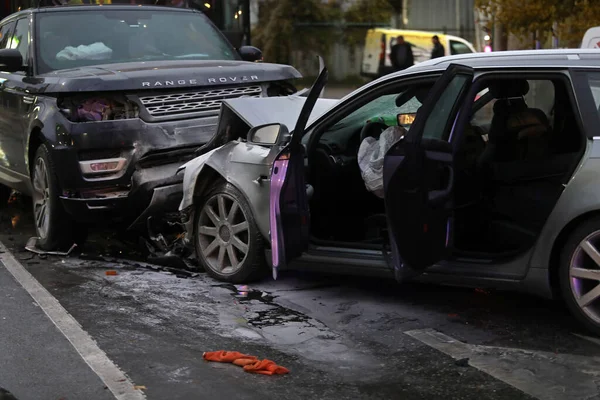 Accident Voiture Sur Route Ville Frontal Entre Deux Voitures — Photo