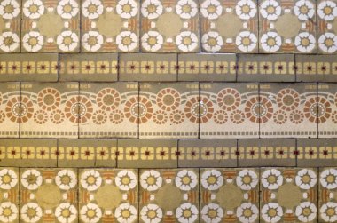 Geleneksel Bulgar seramik mozaik kaplama şablonu damalı. Mimari mozaik detay, sokak, banyo ve havuz için soyut arka plan. Sokak ve iç tasarım için süs deseni
