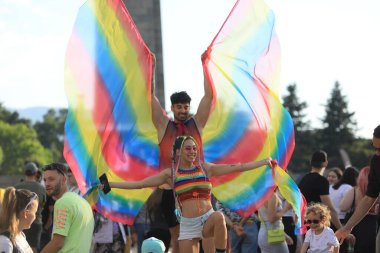 Sofya, Bulgaristan - 18 Haziran 2022: Sofya 'da düzenlenen yıllık LGBT Sofya Onur etkinliğine LGBT hakları lezbiyen, eşcinsel, transseksüel ve biseksüel destekleme amaçlı insanlar 15. kez katılıyor
