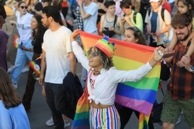 Sofya, Bulgaristan - 18 Haziran 2022: Sofya 'da düzenlenen yıllık LGBT Sofya Onur etkinliğine LGBT hakları lezbiyen, eşcinsel, transseksüel ve biseksüel destekleme amaçlı insanlar 15. kez katılıyor