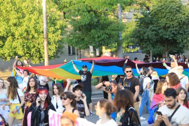 Sofya, Bulgaristan - 18 Haziran 2022: Sofya 'da düzenlenen yıllık LGBT Sofya Onur etkinliğine LGBT hakları lezbiyen, eşcinsel, transseksüel ve biseksüel destekleme amaçlı insanlar 15. kez katılıyor