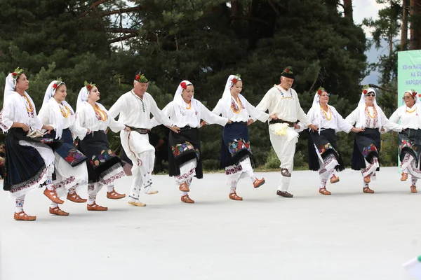 Koprivshtica Βουλγαρία Αυγούστου 2022 Άνθρωποι Παραδοσιακή Λαϊκή Ενδυμασία Της Εθνικής — Φωτογραφία Αρχείου