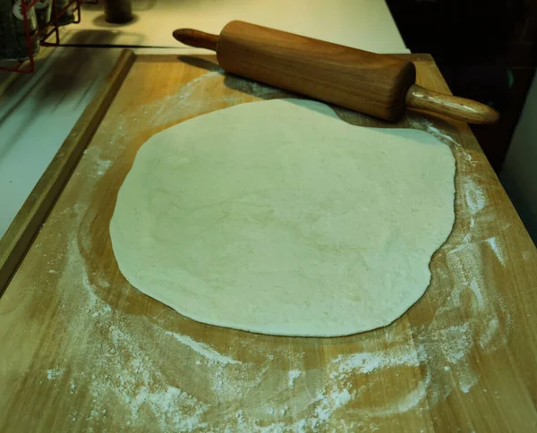 Dough Wooden Background Flour Rolling Pin Flour Dough Table Photo — Stockfoto