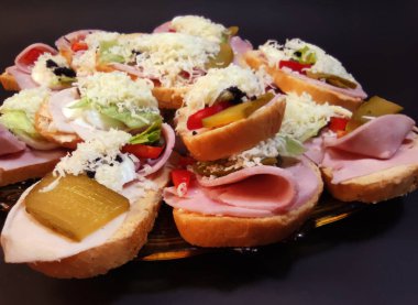 Geleneksel Çek sandviçi manzarası, çok yönlü atıştırmalıklar. fotoğraf