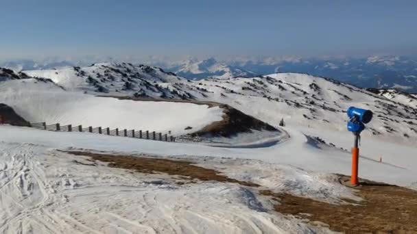 Waidring Rakousko 2022 Widok Ośrodek Narciarski Narciarze Stokach Tle Alpy — Wideo stockowe