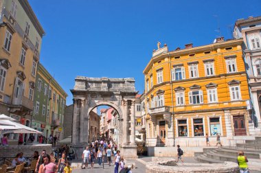 Pula Eski şehir sokak manzarası, Hırvatistan, Balkanlar, Avrupa