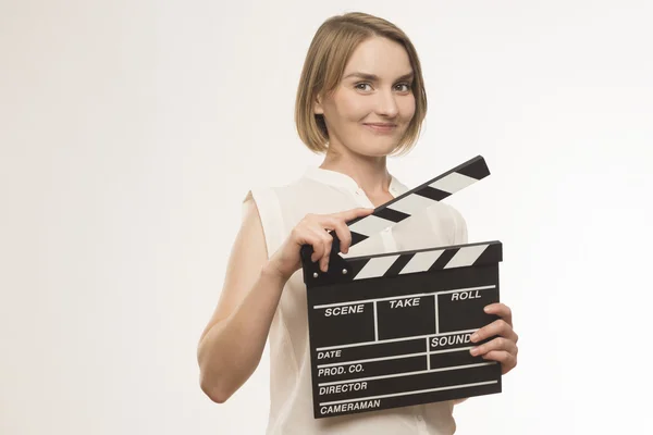 Chica joven con un clapperboard cine — Foto de Stock