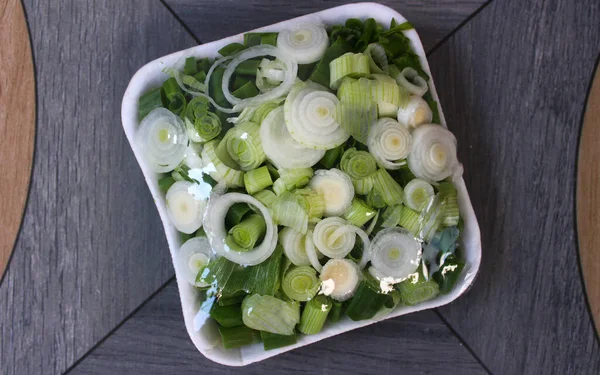 Pakette taze soğan dilimleri