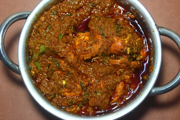 Tawa tavuğunun kemiksiz bir kaseye yakın çekimi. 