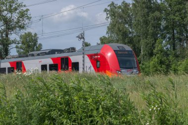Banliyö elektrikli treni 