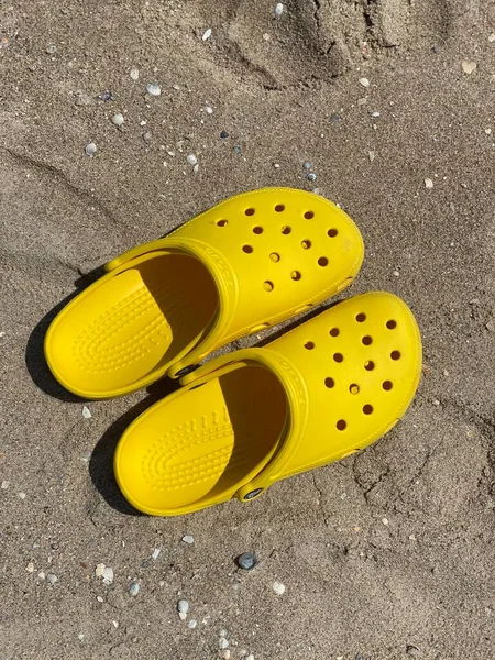 Yellow Beach Crocs Sand Top Summer Footwear Croc Shoes — Stockfoto