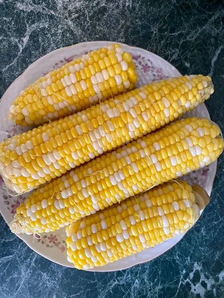 Boiled Corn Cobs Rustic Background — Photo