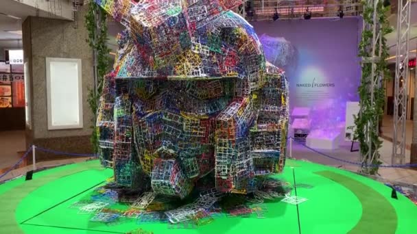 Giant Gundam Head Made Entirely Recycled Plastic Display Yokohama Land — Stock Video