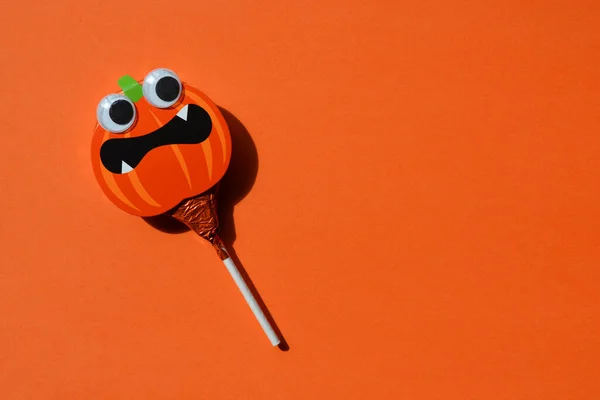 Feliz Halloween Google Eye Paleta Chocolate Sobre Fondo Naranja —  Fotos de Stock