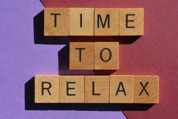 Time Relax Palavras Letras Alfabeto Madeira Isoladas Fundo Multicolorido — Fotografia de Stock