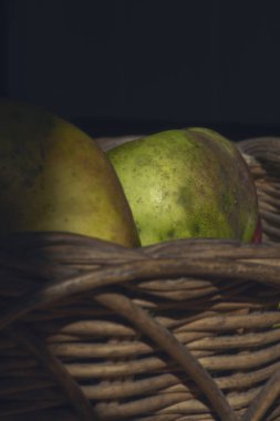 Doğal ışıklandırmalı elmalar