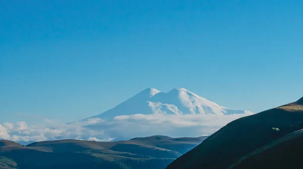 Mount Elbrus, landscape at sunset — Stock Photo, Image