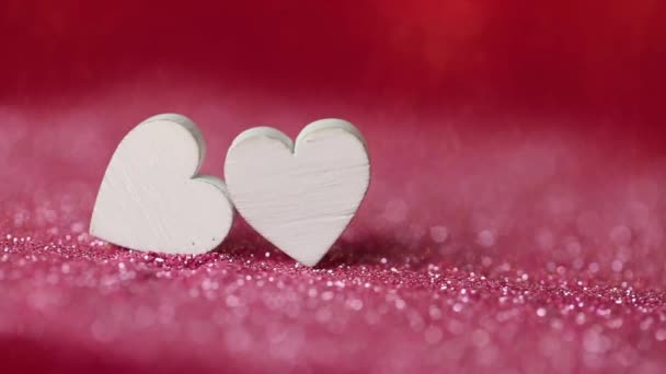 Láska a vztahy.Bílá srdce pár v růžové třpytivé.Valentýna. — Stock video