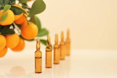 C vitamini ampullü C vitamini serumu. Mandalinalı meyve çalıları. Ampul ve C vitamini ve güzellik. Organik doğal kozmetik.