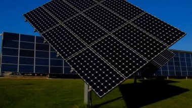 Güneş enerjisi. Güneş enerjisi çiftliği. Güneş panelleri. Yenilenebilir enerji. Doğadan gelen alternatif yenilenebilir enerji. Güneş enerjisi teknolojisi. Alternatif enerji kaynakları.