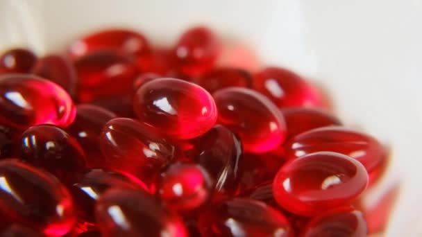 Capsule di olio di krill. Rotazione. acidi grassi omega Integratori naturali e vitamine. — Video Stock
