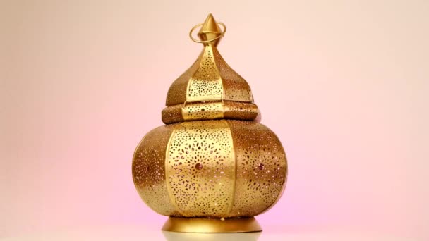 Ramadan-Zeit. Muslimische Lampe. Muslimische goldene Laterne Mubarak — Stockvideo