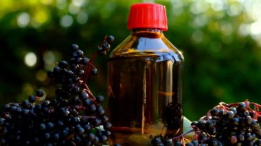 Mürver şurubu. Yeşil eczane ve homeopati. Sambucus şurubu
